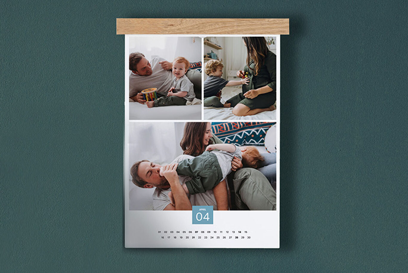 Een fotokalender met vrolijke familiefoto's die geluk uitstralen.